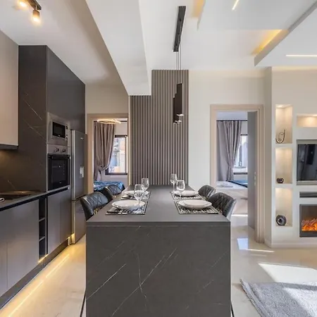 Apartment Out Of Stone - διαμέρισμα 2 υπνοδωματίων -πλατεία δημοκρατίας Thessaloniki