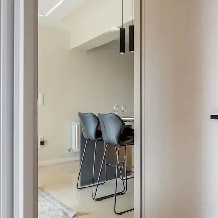 Apartment Out Of Stone - διαμέρισμα 2 υπνοδωματίων -πλατεία δημοκρατίας Thessaloniki