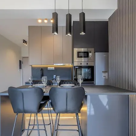 Apartment Out Of Stone - διαμέρισμα 2 υπνοδωματίων -πλατεία δημοκρατίας *