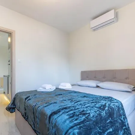 Apartment Out Of Stone - διαμέρισμα 2 υπνοδωματίων -πλατεία δημοκρατίας